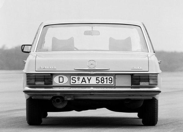 240D_3.0_rear.jpg