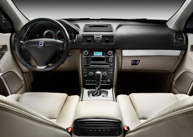 Volvo_XC90_2012_2013_salon_1.jpg