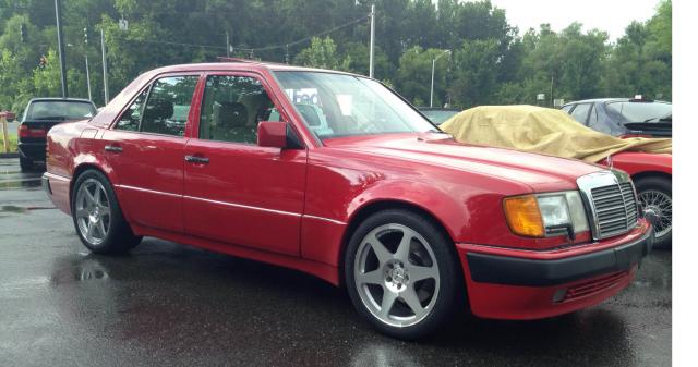 Neez_on_red_500E1.jpg