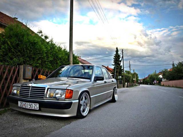 Mercedes_Benz_190e_W201_OZ_Futura_02.jpg