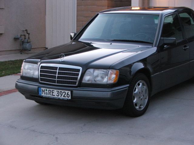 800px_Mercedes_W124_Mopf_II_schwarz.JPG