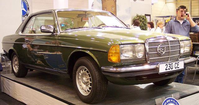 800px_Mercedes_Benz_230_CE_vr_green_TCE.jpg