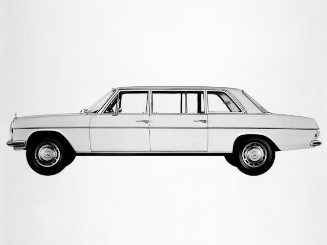 mercedes_benz_230_8_limousine_1.jpg
