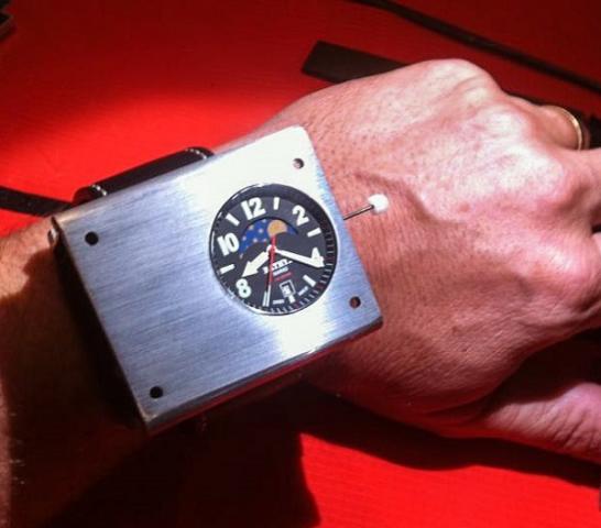 1380779900_bathys_cesium_133_atomic_clock_watch_2.jpg