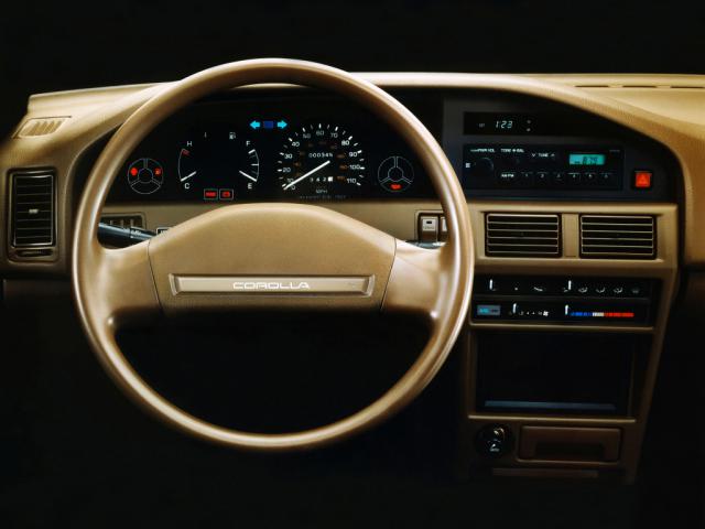 autowp.ru_toyota_corolla_sedan_deluxe_us_spec_5.jpeg