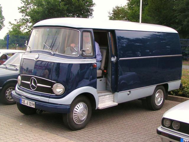 Mercedes_L_319_Kasten_Schiebetren_001.jpg