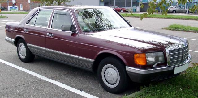 Mercedes_Benz_W126_front_20080820.jpg