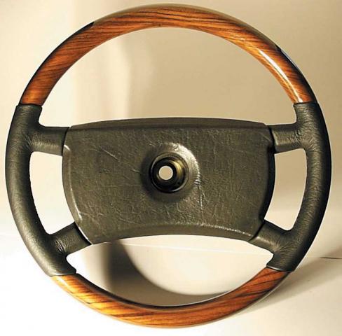 Zebranoholz_LederlenkradfuerMercedesBj1981_1985.jpg