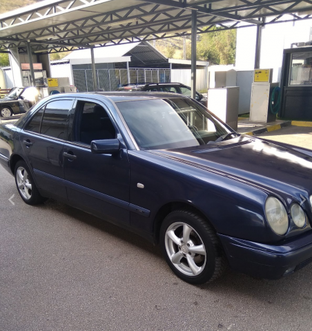 Mercedes Benz - E 250.png