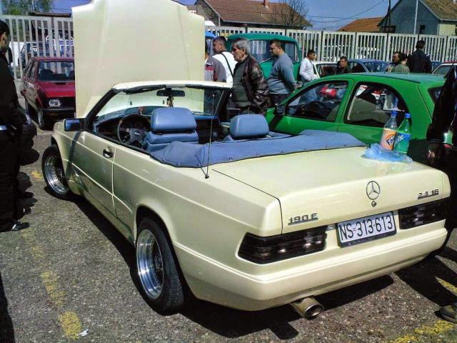 Mercedes_190CE_Cabriolet_w201_2.jpg