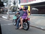 Женщин в Индонезии заставят ездить на мотоциклах боком