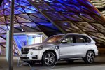 BMW представил серийный вариант гибридного X5